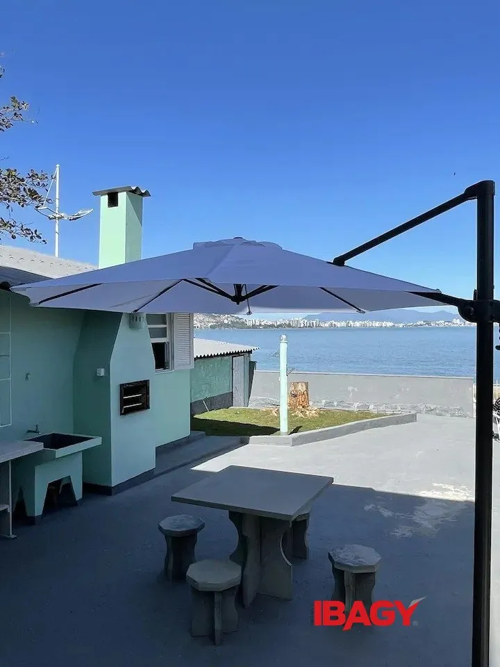3-bedroom house with a water view in Florianópolis — photo 50