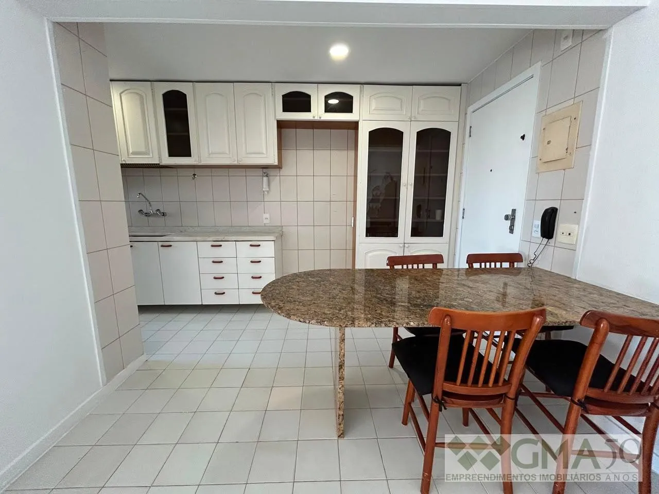 Unfurnished 2-bedroom apartment with 3 bathrooms — photo 2