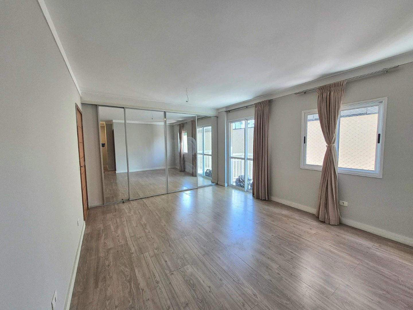 Apartment, 90 m², with wood or laminate floors