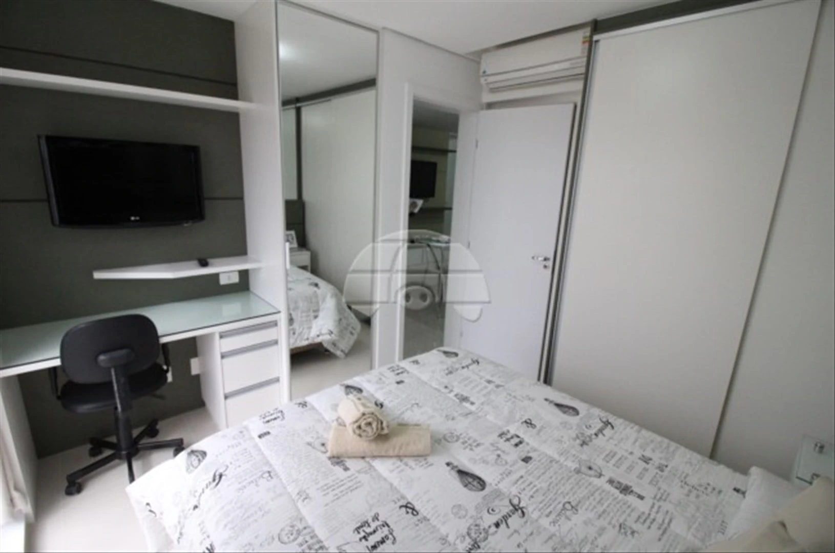 Apartamento mobiliado, 50 m², com janelas do piso ao teto — photo 13