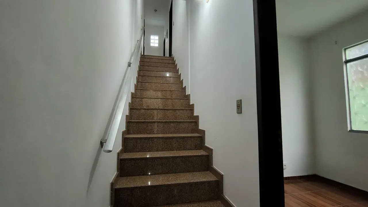 Unfurnished house with 5 bedrooms and a separate kitchen — photo 13