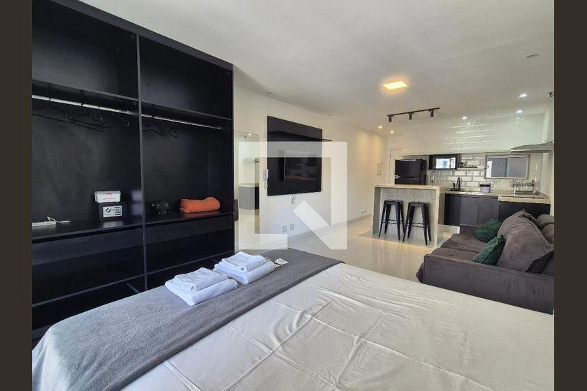 Furnished 45 m² studio with 1 bedroom and balcony — photo 7