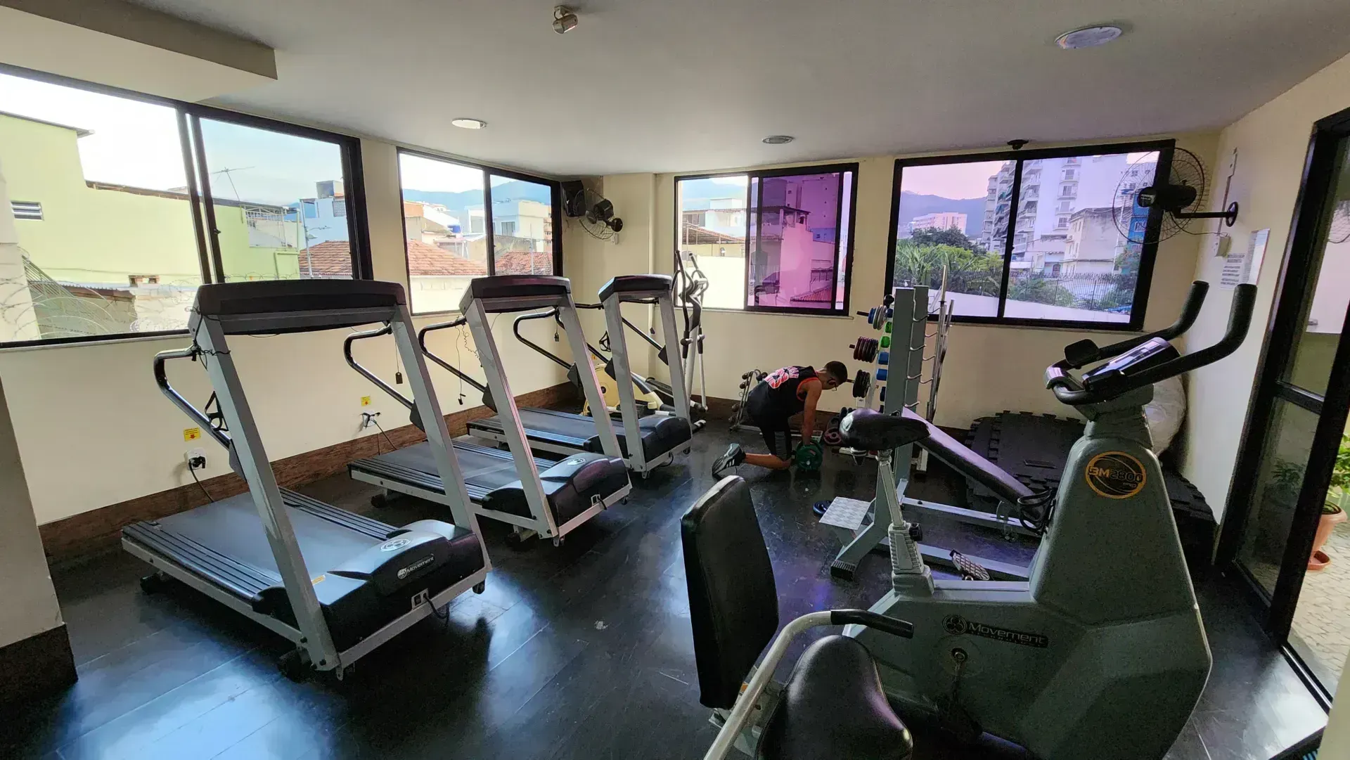 Apartamento de 2 quartos com cozinha fechada e jardim privativo — photo 17