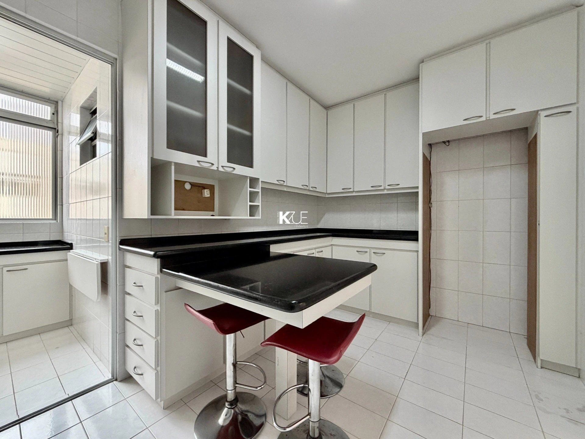 Панорамные окна и 3 спальни: квартира 118 м² — photo 11