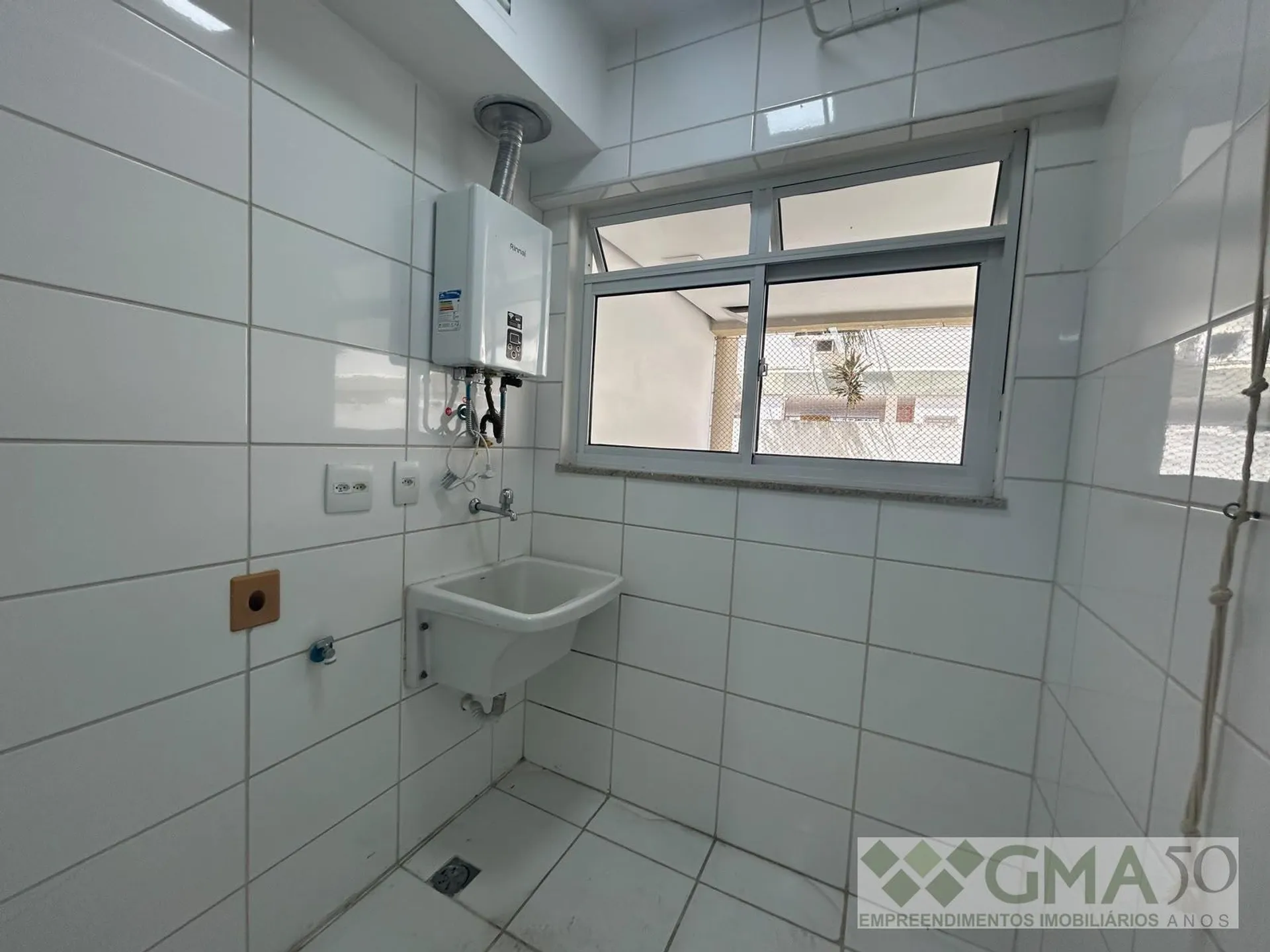 3-bedroom apartment in a building with a sauna