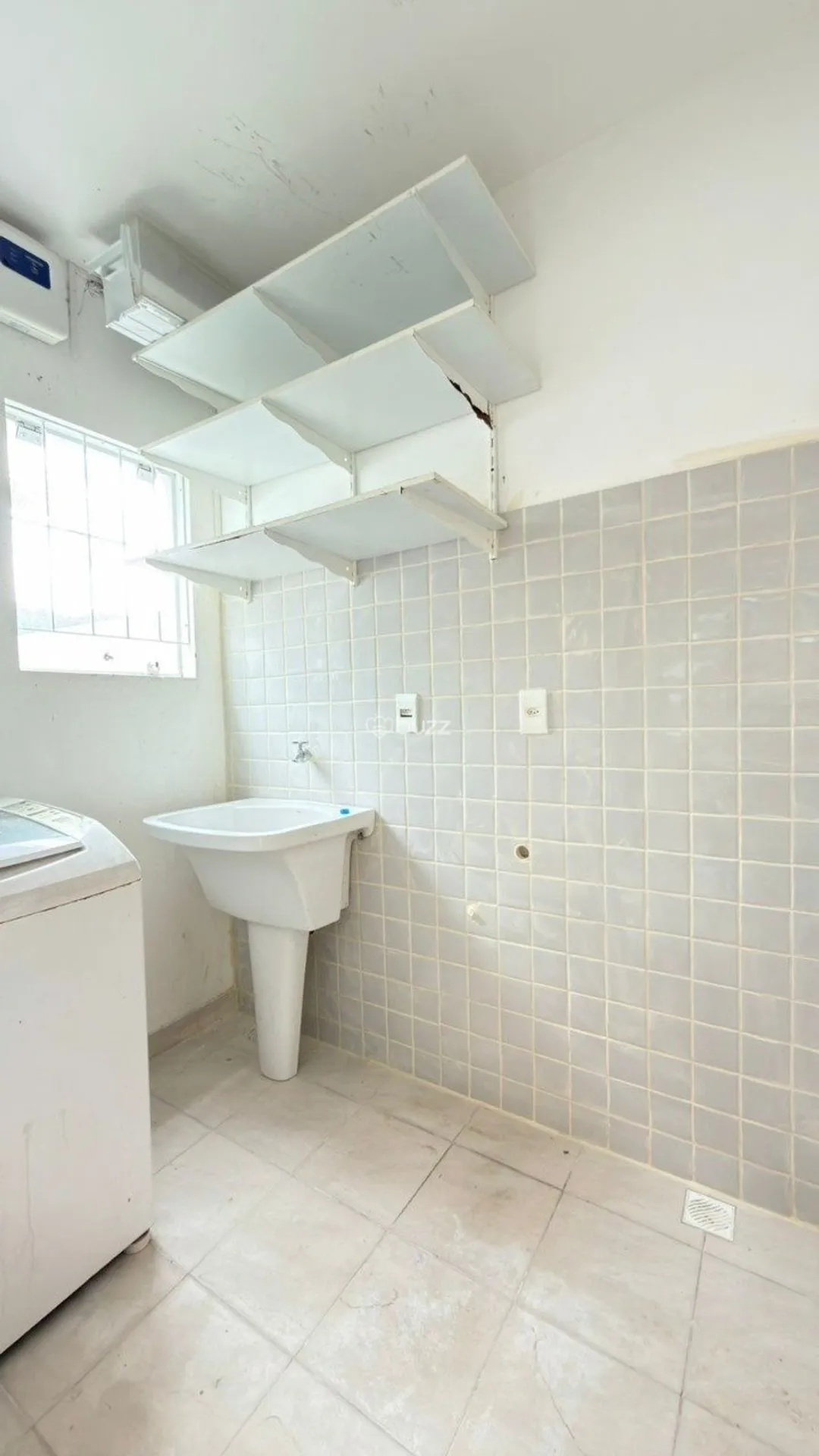 146 m² house with a walk-in closet and a garden — photo 6