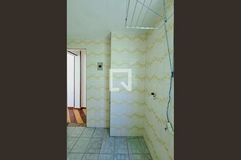 2-bedroom apartment in a building with a gym — photo 18
