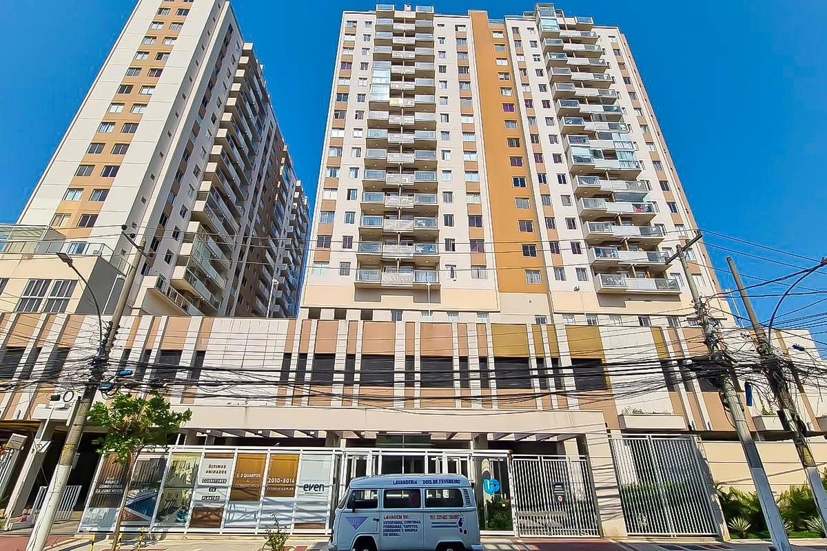 Balcony with a grill in a 2-bedroom apartment, 60 m² — photo 84