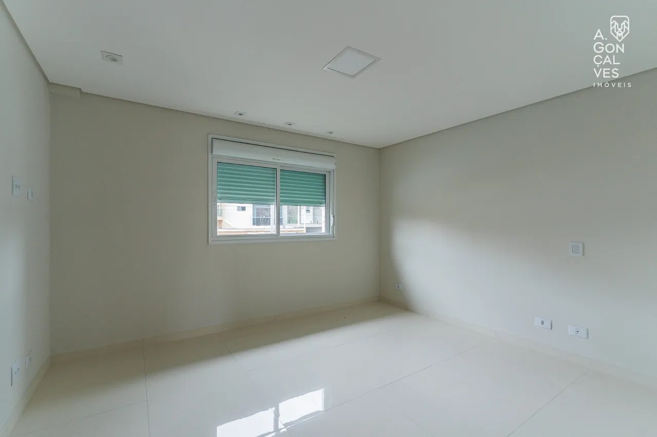 House with 3 bedrooms and an open-plan kitchen — photo 10