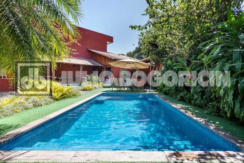 Balcony with a grill in a 5-bedroom house, 392 m² — photo 13