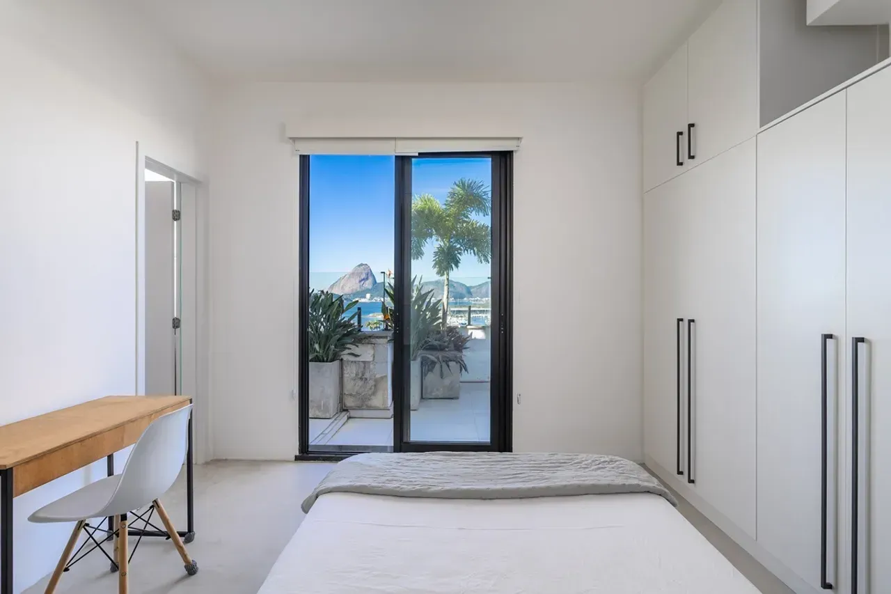 Furnished apartment with 2 bedrooms and enclosed balcony — photo 20