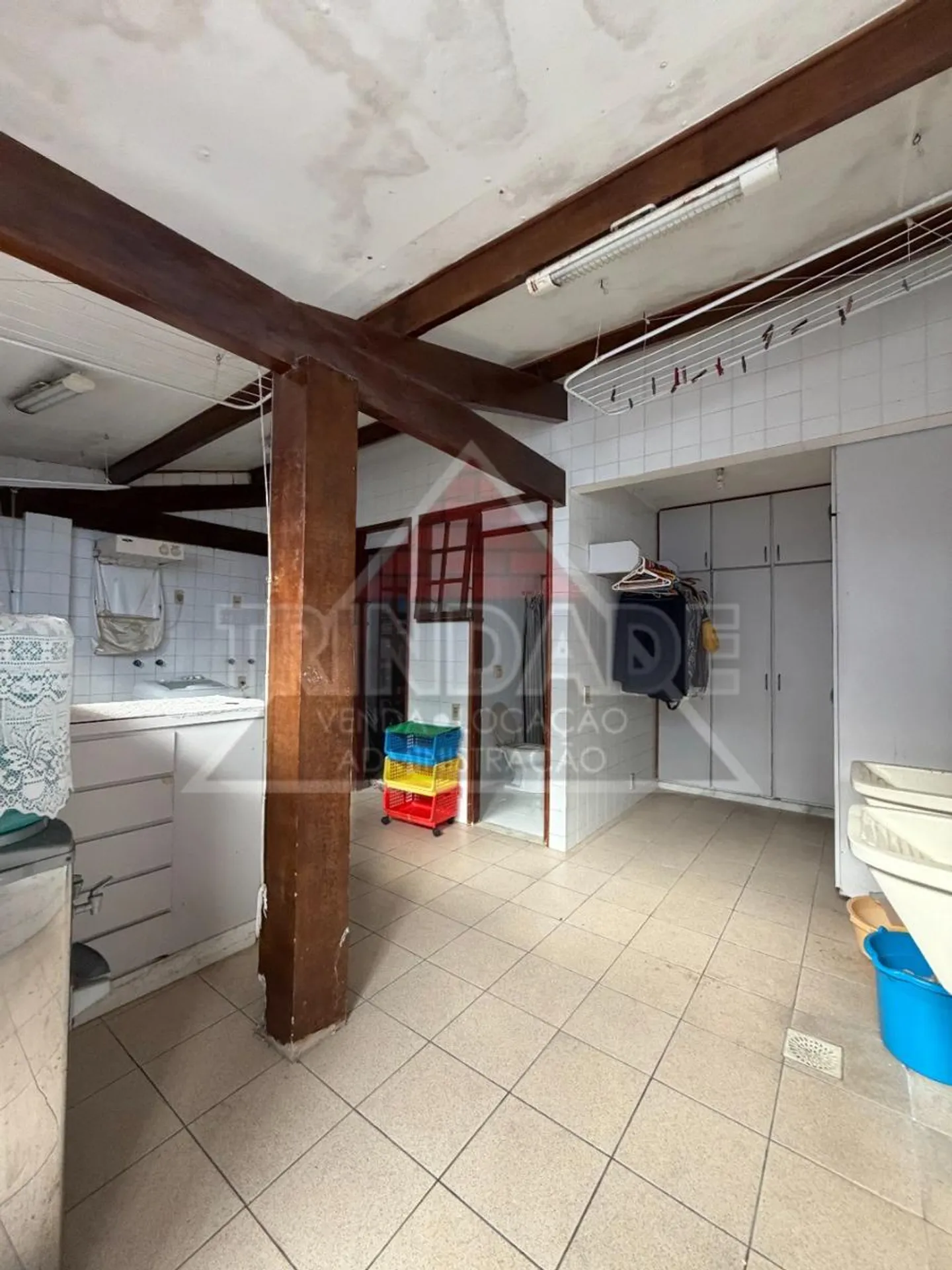 Bathtub in a 6-bedroom apartment, 647 m² — photo 16