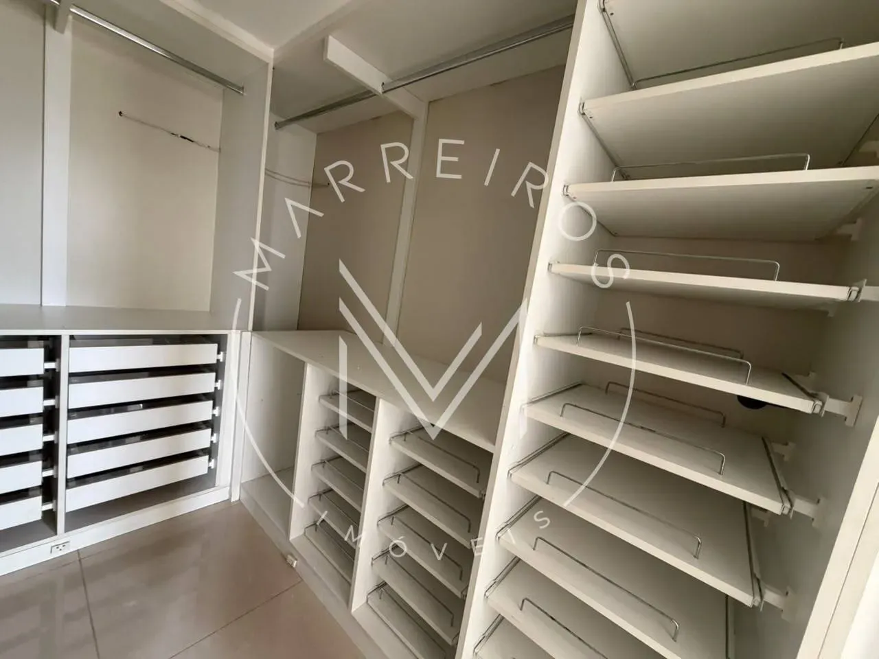 4-bedroom apartment in a building with a sauna — photo 12