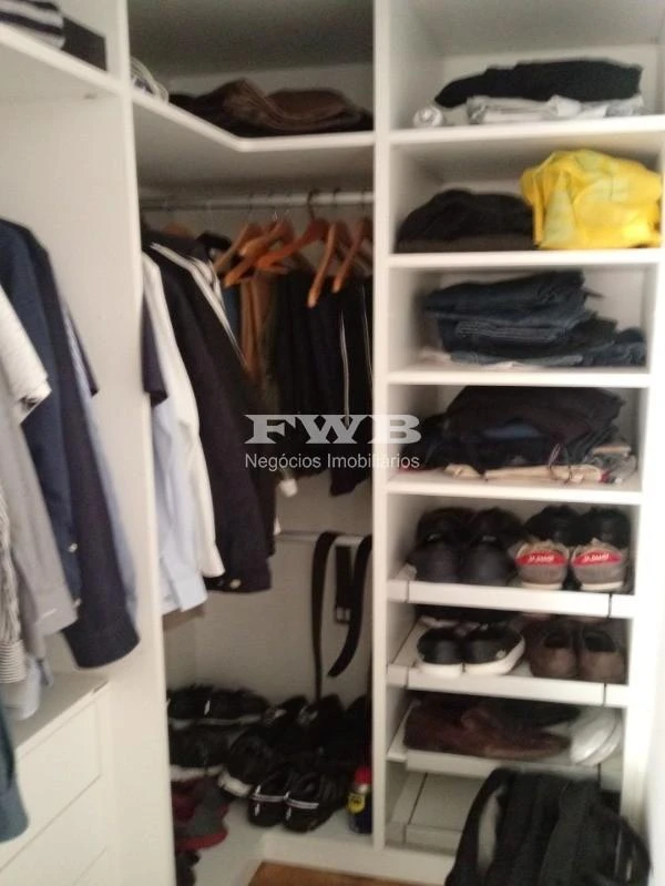 11-bedroom house with a walk-in closet in Rio de Janeiro — photo 7