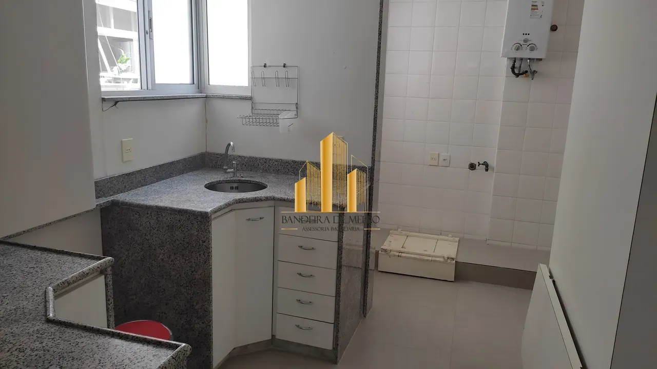 Wood or laminate floors in a 2-bedroom apartment, 80 m² — photo 2