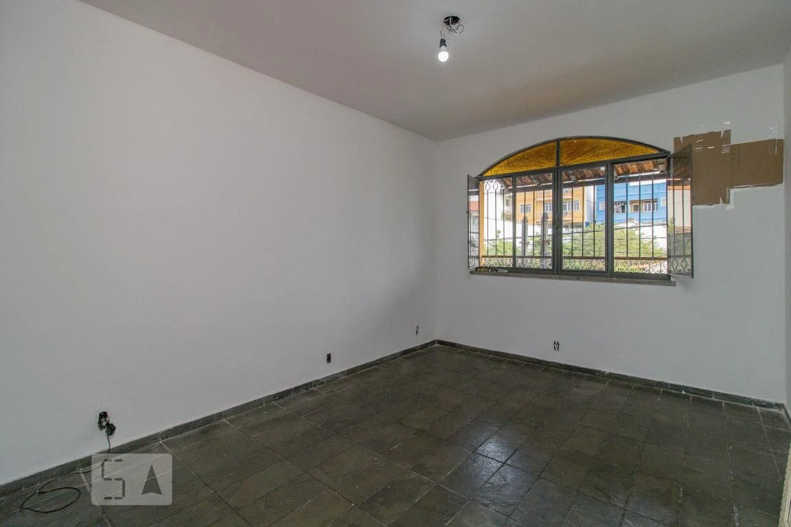 Rental house with 4 bedrooms and a private garden — photo 17