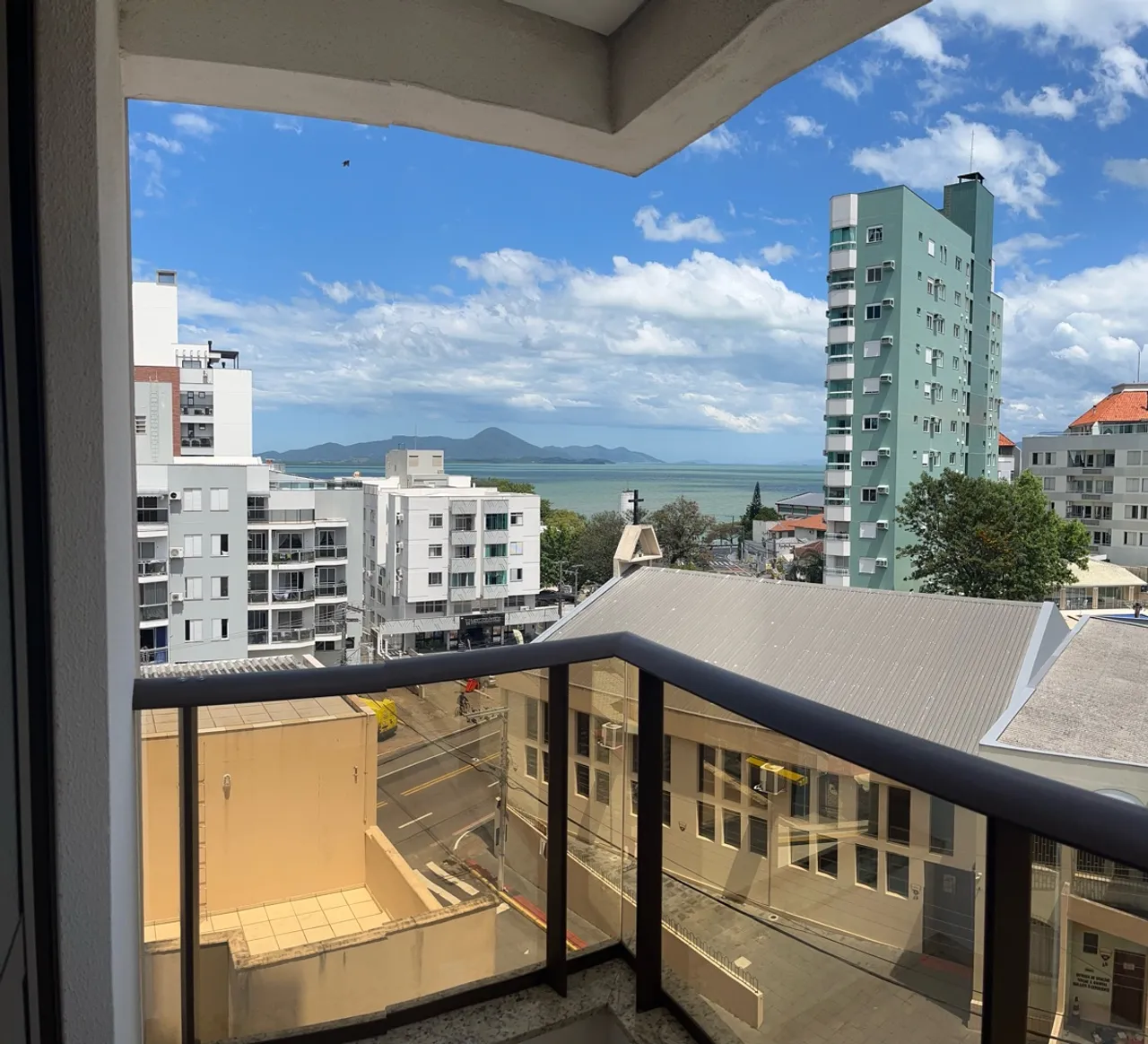 One-bedroom apartment with a water view in Florianópolis — photo 7