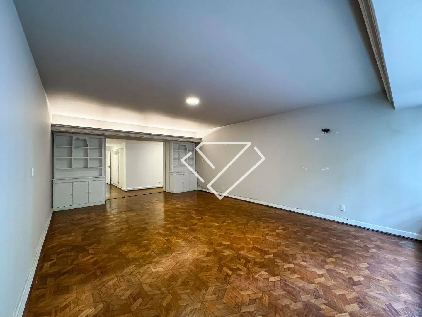 Home office in a 3-bedroom apartment, 189 m² — photo 15