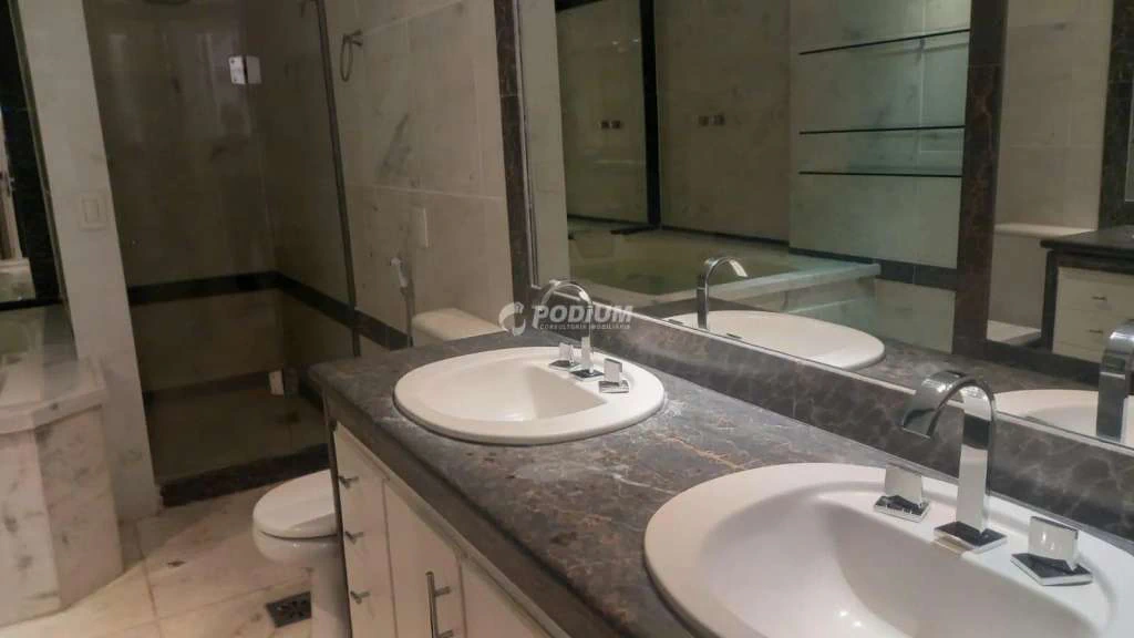 4-bedroom 315 m² apartment with separate kitchen — photo 3