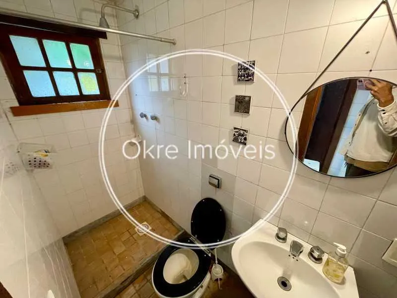 House in a gated community with 4 bedrooms and 5 baths — photo 47