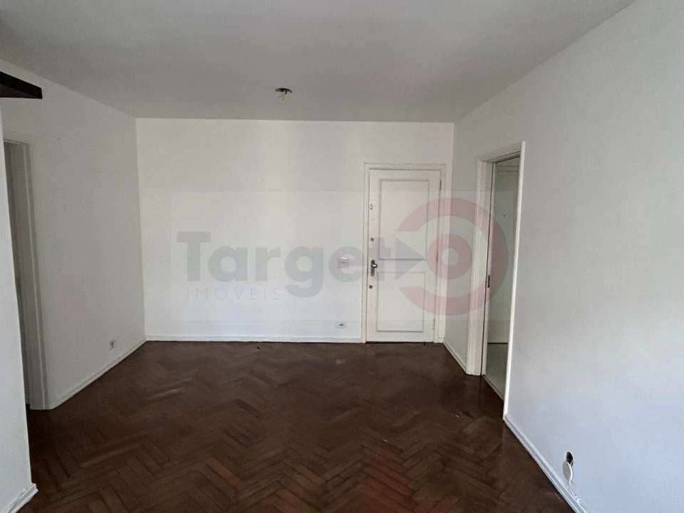 2-bedroom apartment with wood or laminate floors — photo 11
