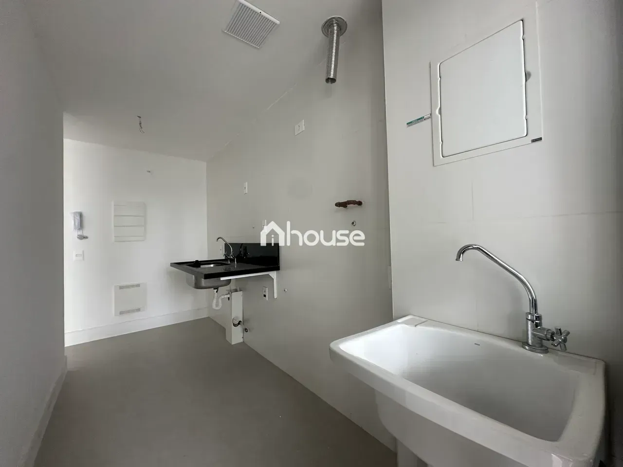 Apartment with 2 bedrooms, glass balcony, and 2 parking — photo 9