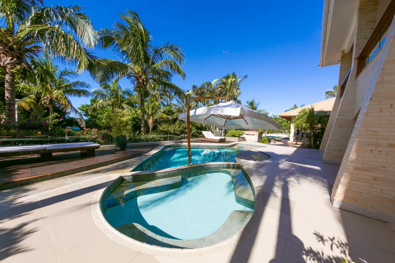 Furnished house, 330 m², with floor-to-ceiling windows — photo 4