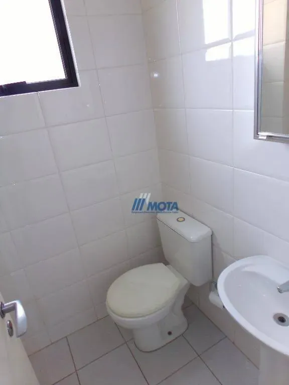 3-bedroom apartment with a bathtub — photo 10