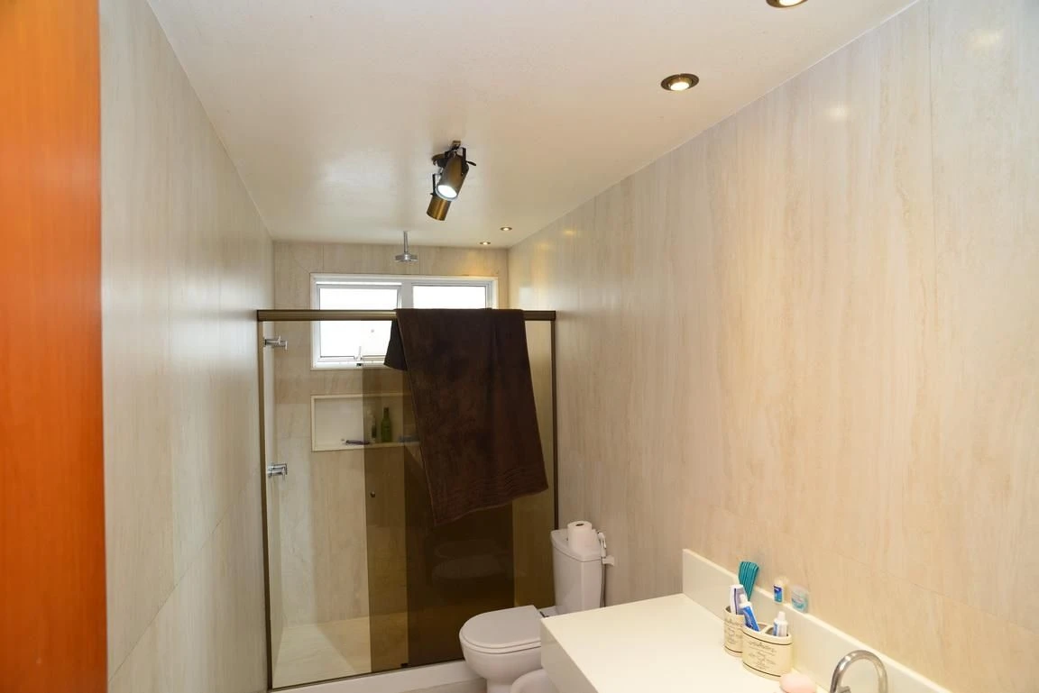 Furnished apartment, 300 m², with a glass-enclosed balcony — photo 37