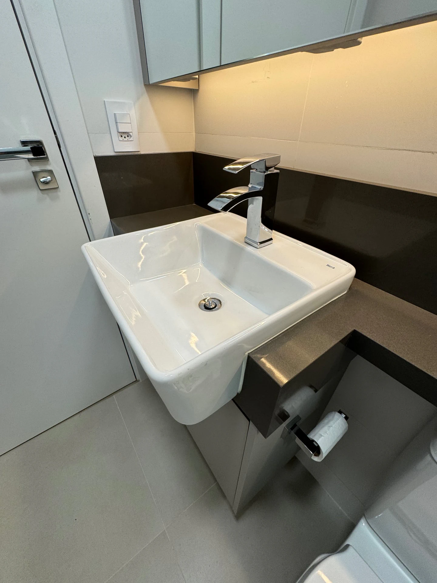Furnished 1-bedroom apartment with an open-plan kitchen — photo 10