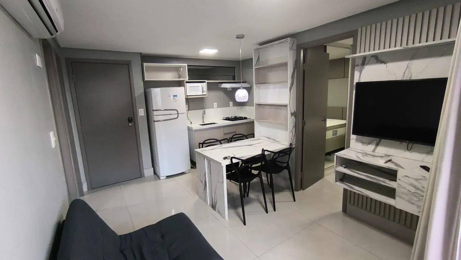 Apartamento mobiliado de 2 quartos em condomínio com piscina — photo 4