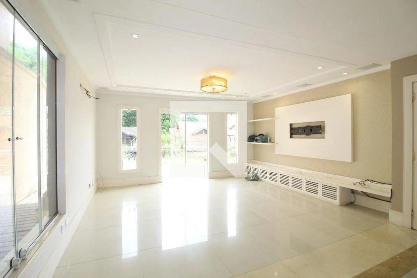 House, 475 m², with floor-to-ceiling windows — photo 3