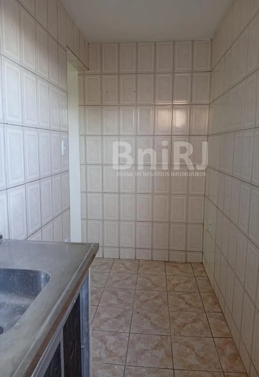 Unfurnished 1-bedroom apartment with glass shower enclosure — photo 3