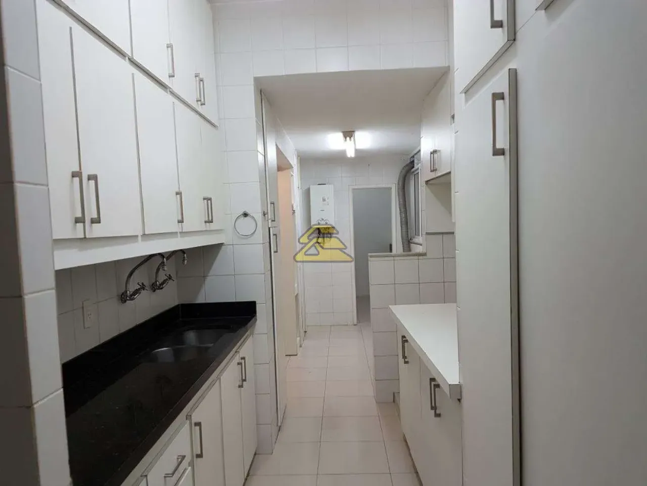 2-bedroom apartment with a suite and 3 bathrooms — photo 2