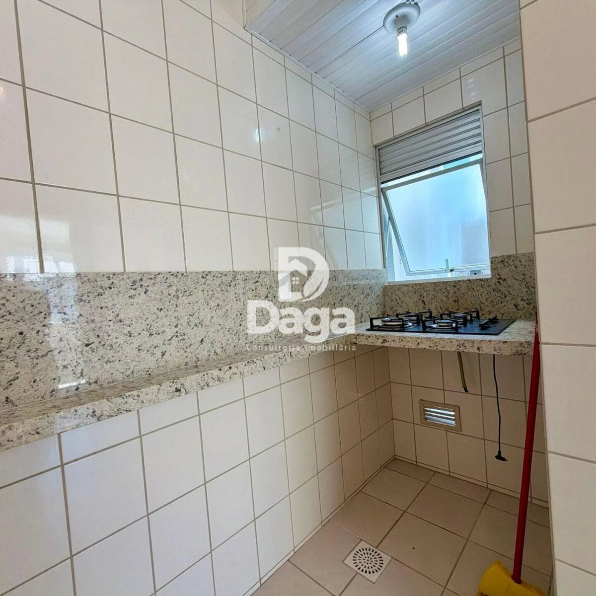 2-bedroom apartment with a separate kitchen and parking — photo 6