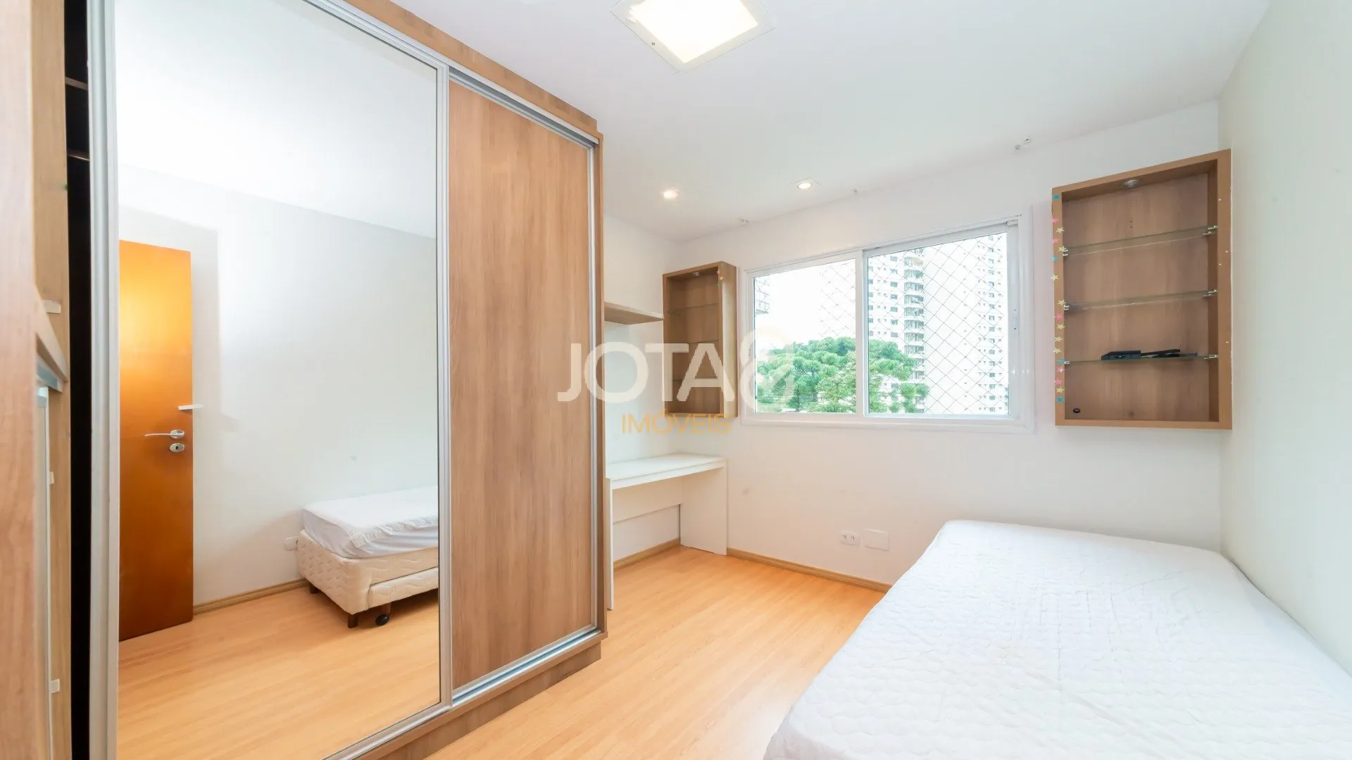 3-bedroom apartment in a building with a gym — photo 7