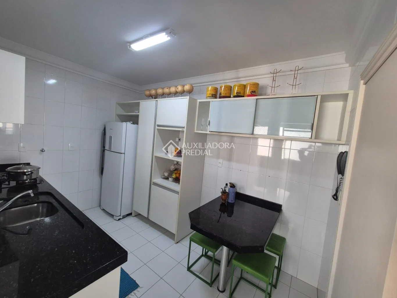 Furnished apartment with 3 bedrooms and 137 m² — photo 7