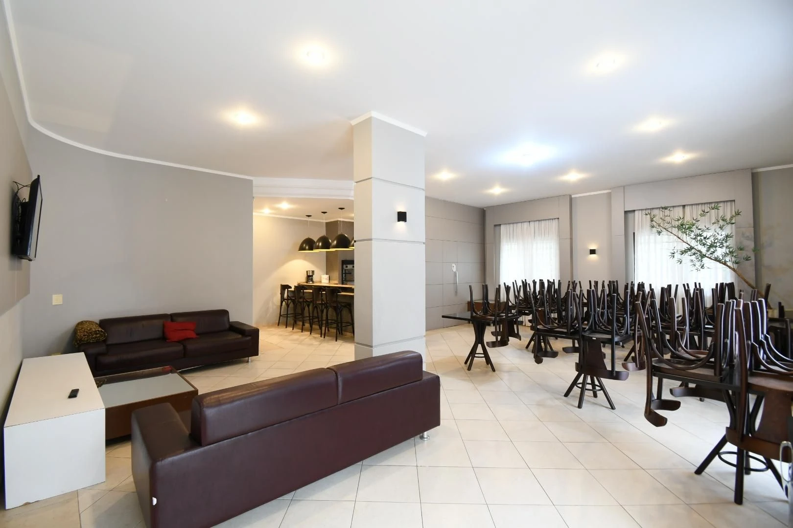 3-bedroom apartment in a building with a gym — photo 39