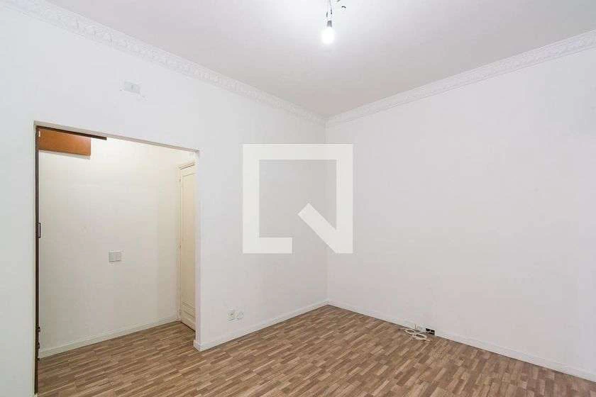 Apartamento de 1 quarto com box de vidro no banheiro — photo 21