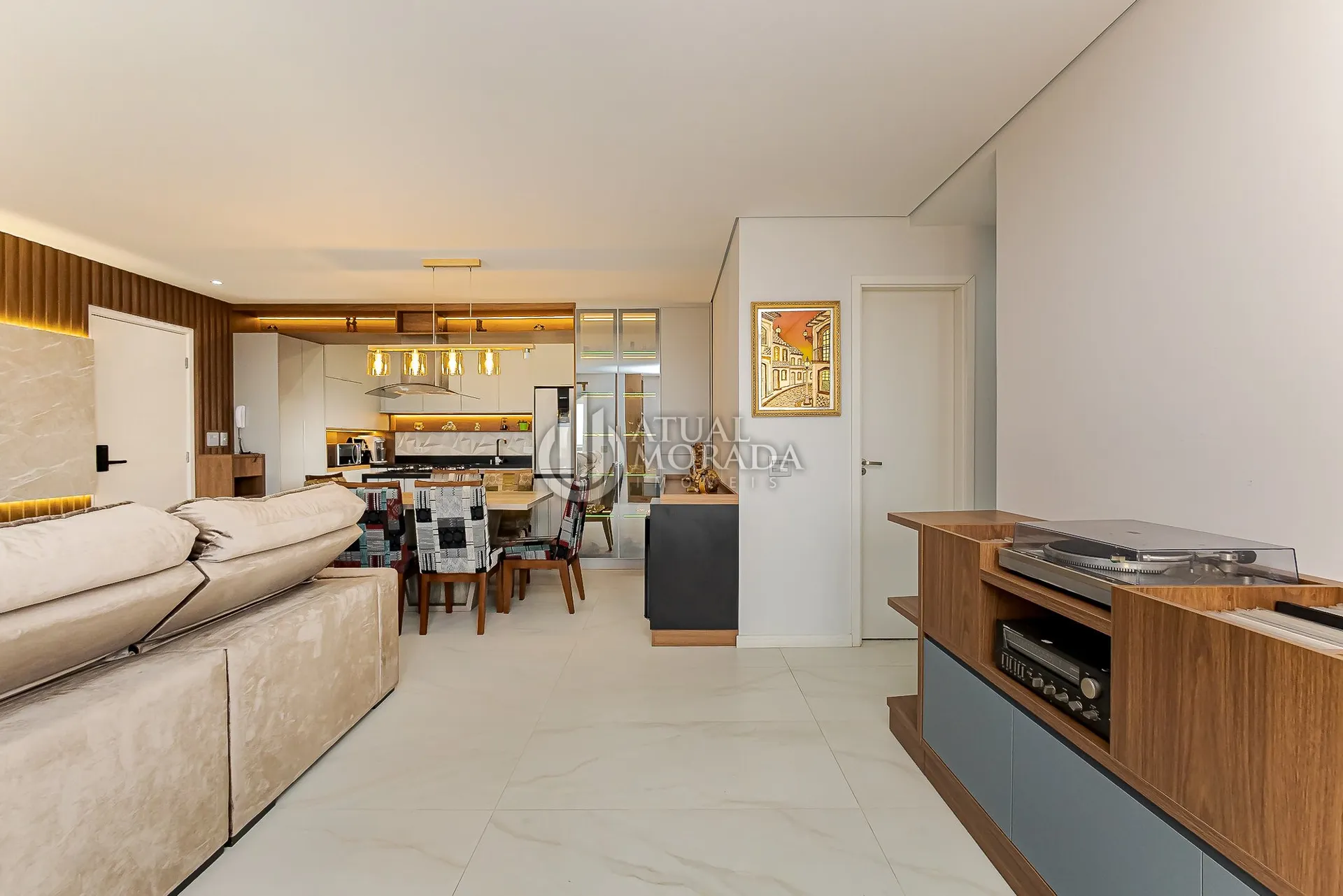 Furnished 2-bedroom apartment with open-plan kitchen — photo 12