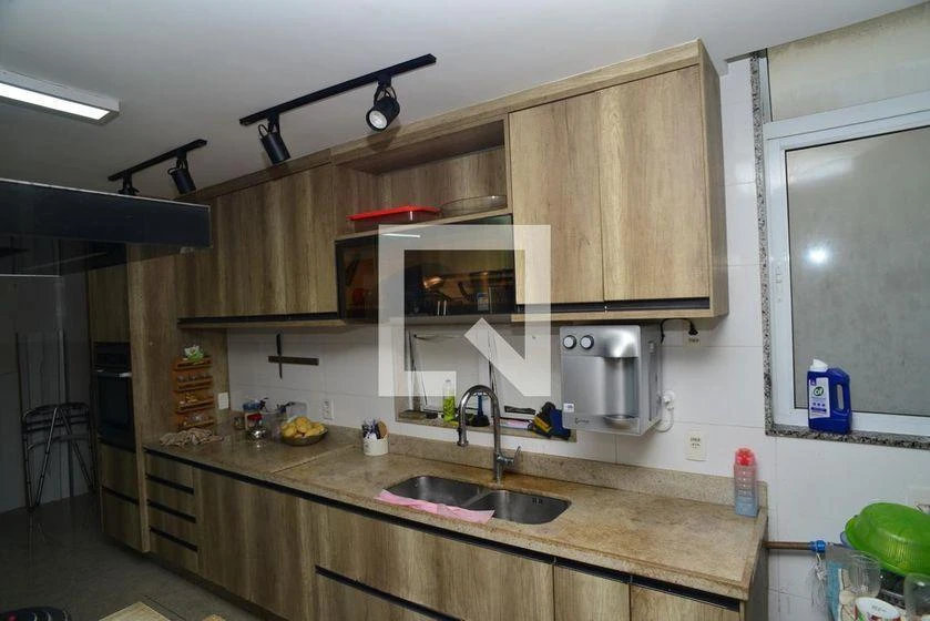 Furnished apartment, 300 m², with a glass-enclosed balcony — photo 12