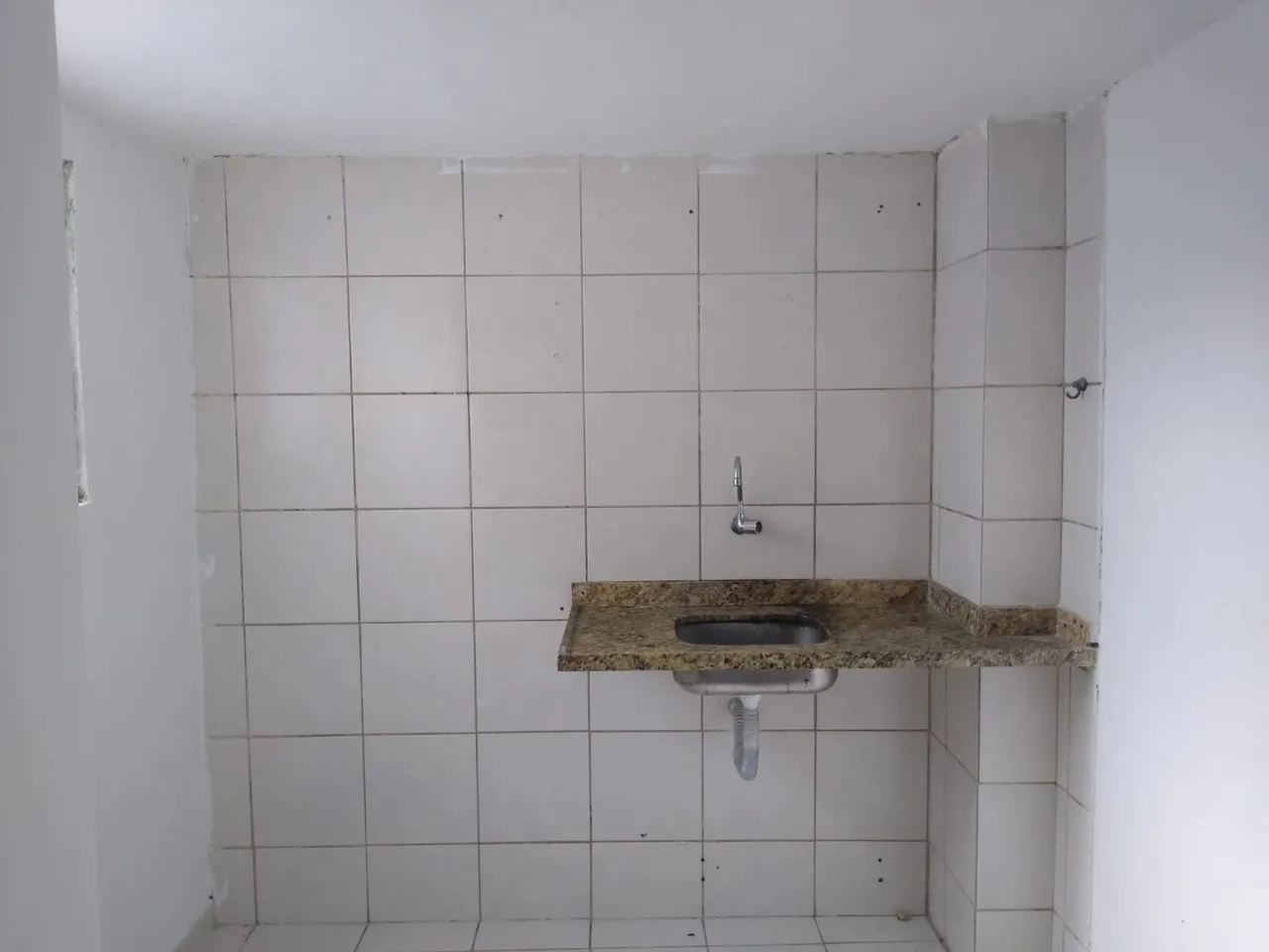 Estudio sin amueblar con calentador a gas y 1 baño — photo 2