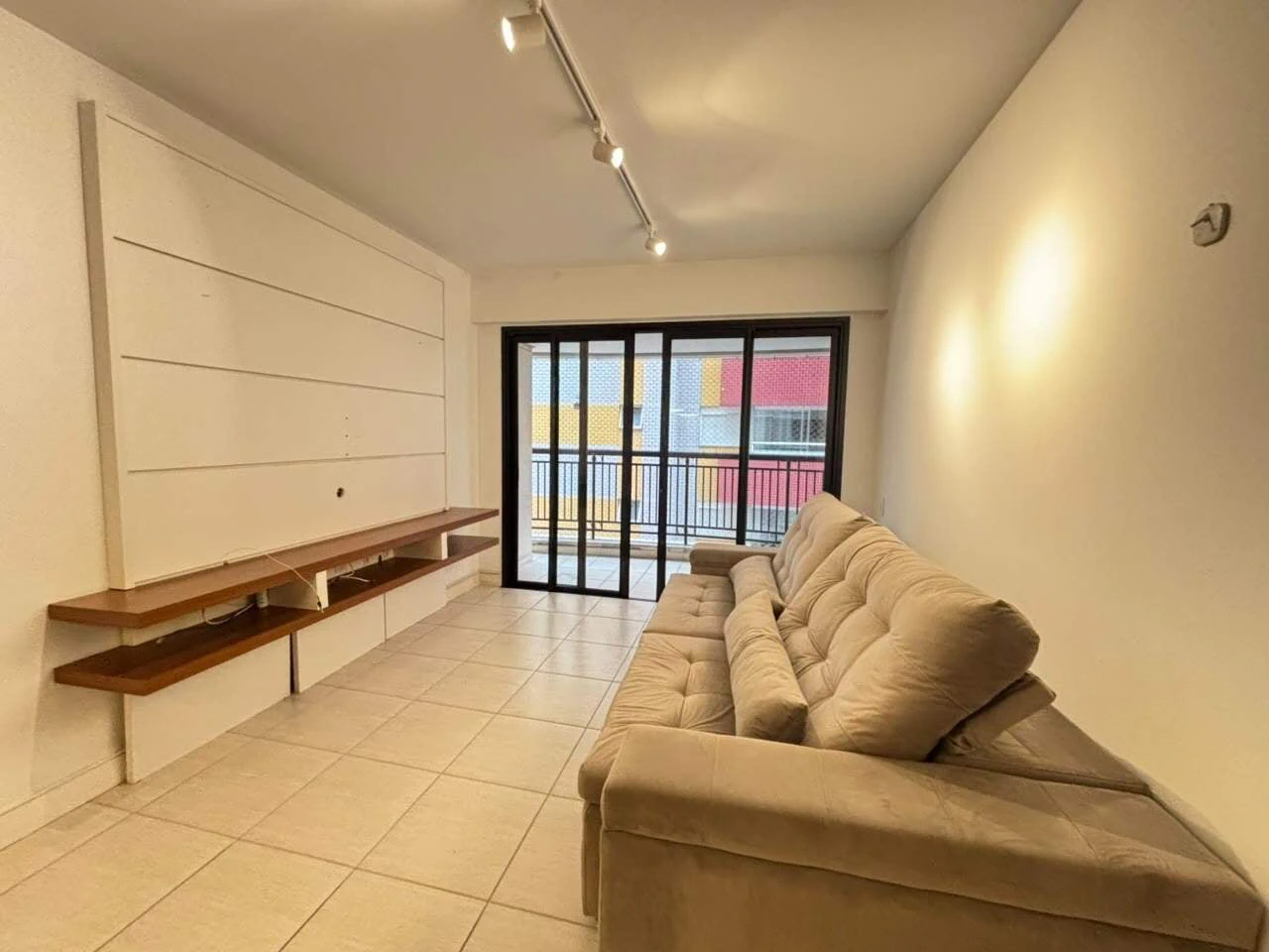 Furnished apartment, 122 m², with a glass-enclosed balcony — photo 10