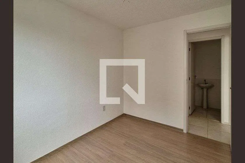 2-bedroom apartment in a building with a gym — photo 9