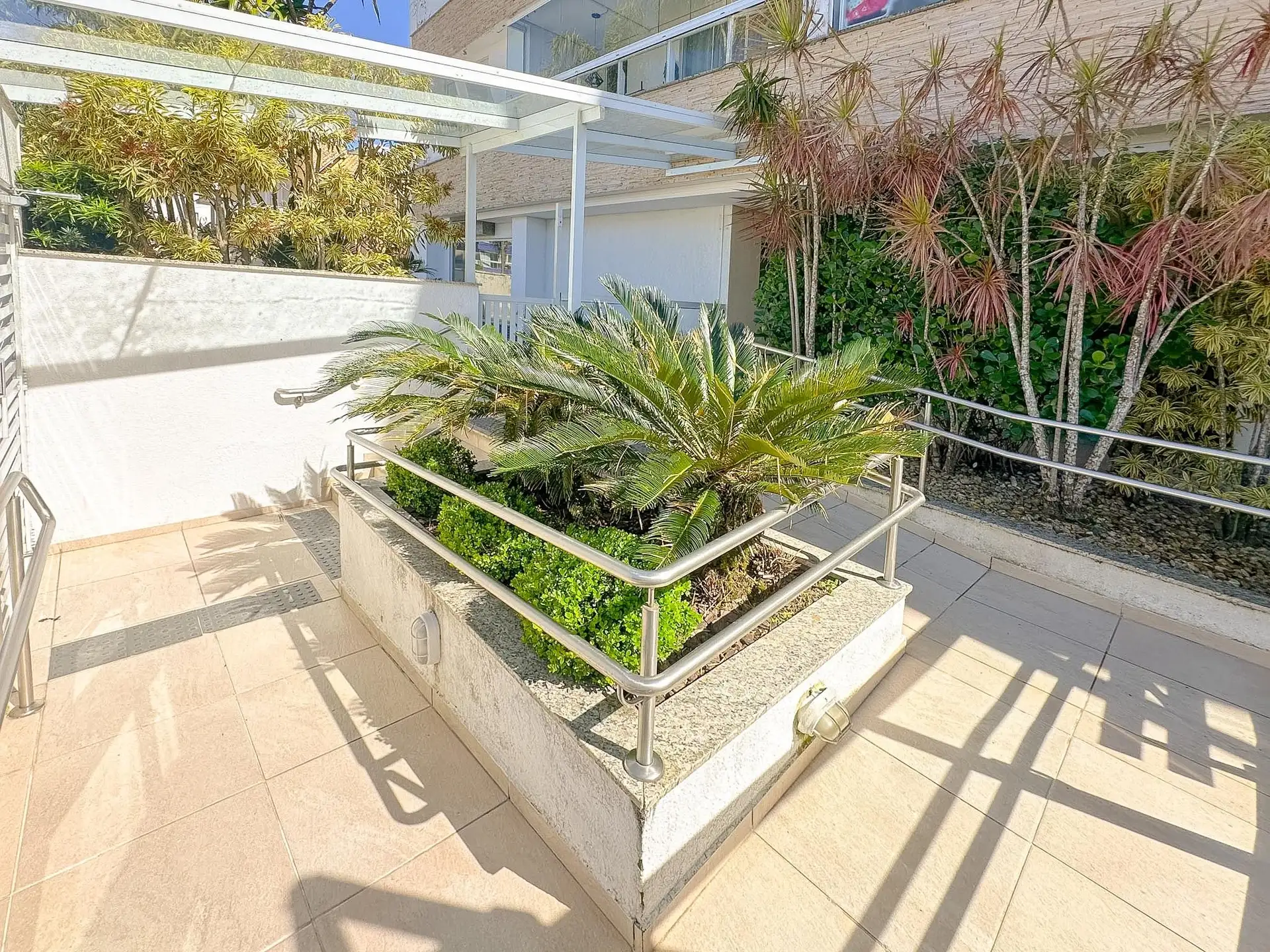 Furnished apartment, 92 m², with a grill on the balcony — photo 42