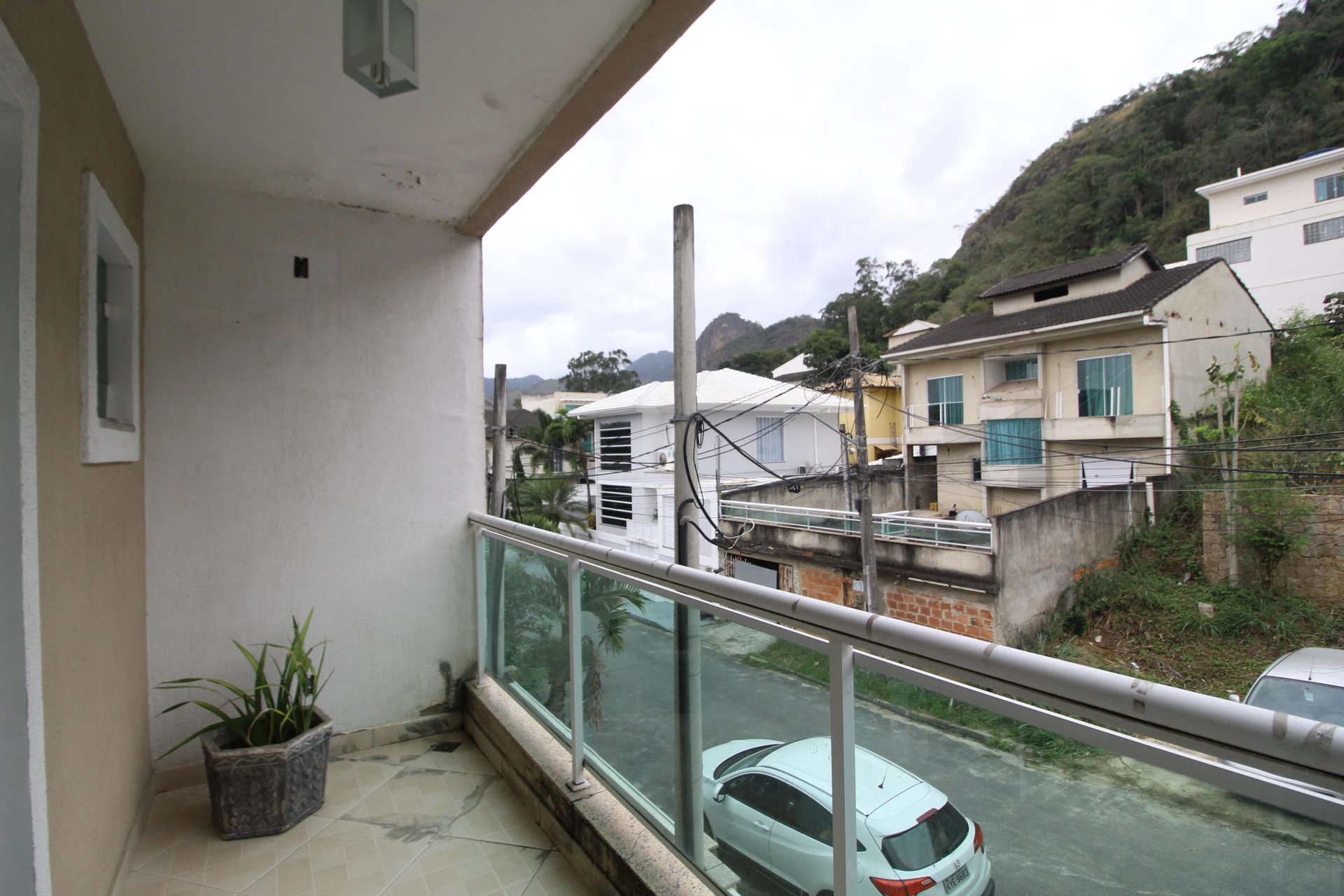 Rental apartment with 3 en-suite bedrooms and balcony — photo 47