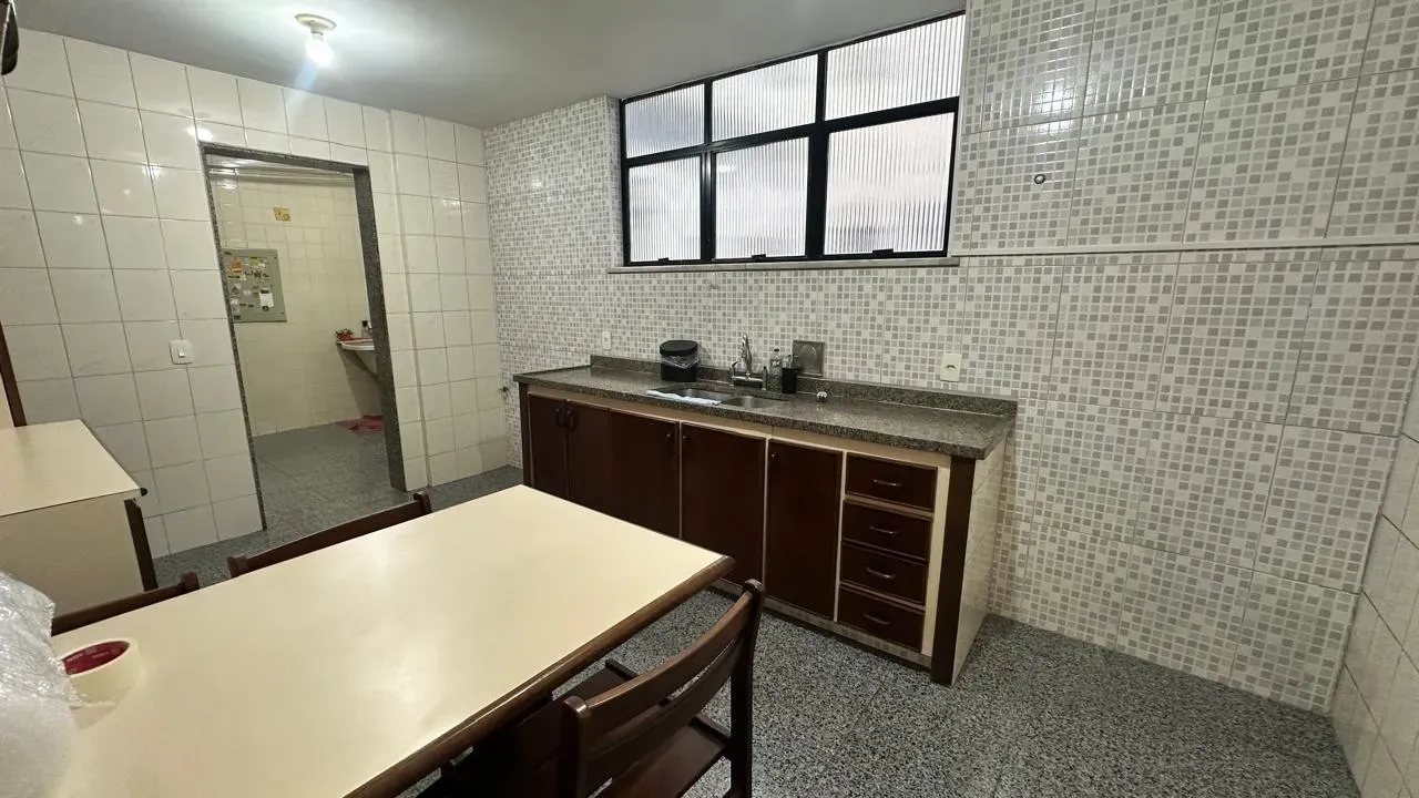 4-bedroom apartment with glassed-in balcony — photo 34