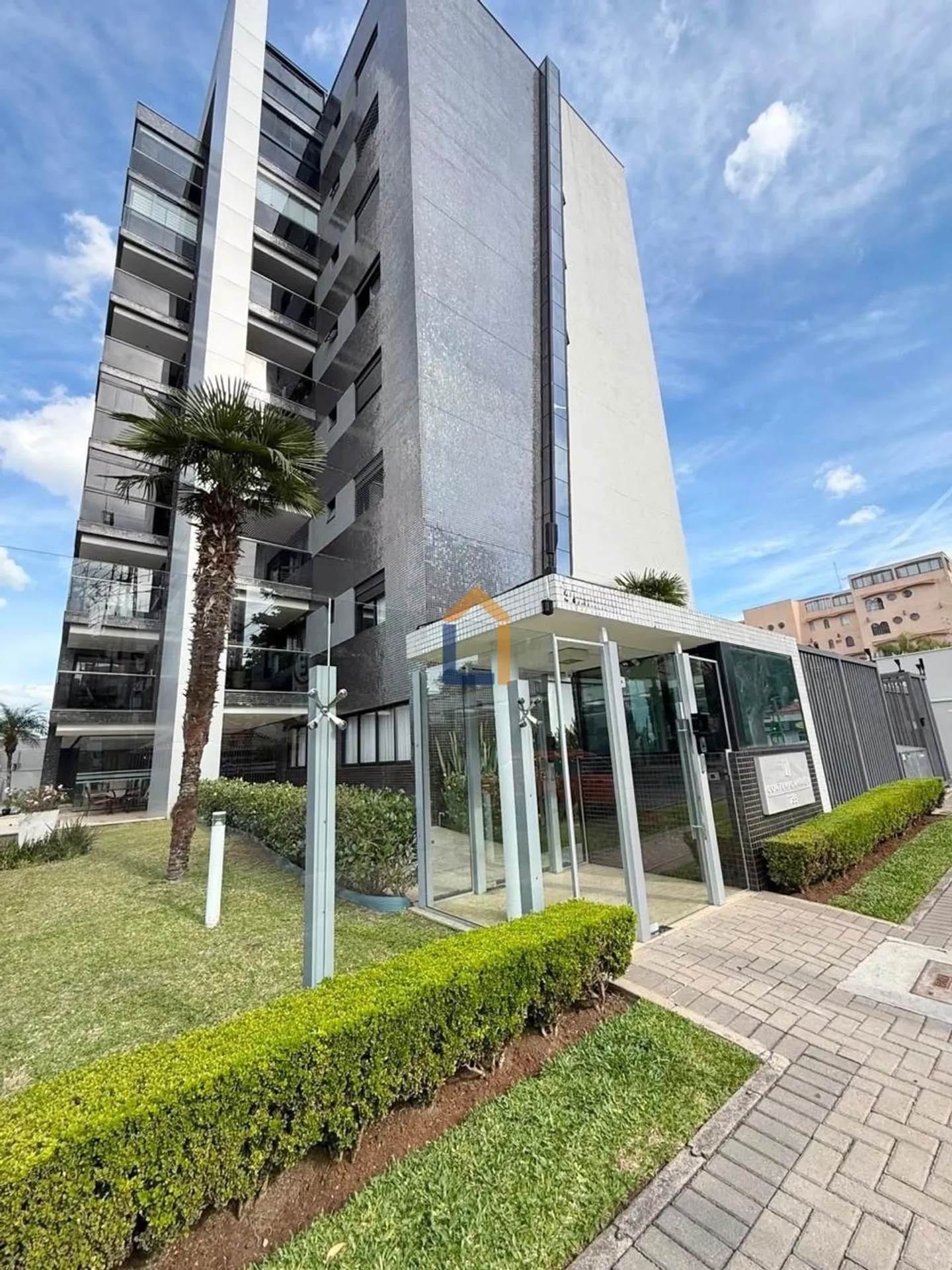 Duplex penthouse with 350 m², 2 en-suites and 4 parking