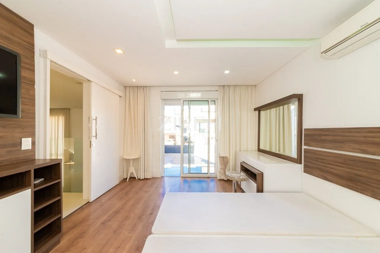 4-bedroom house with private garden — photo 26
