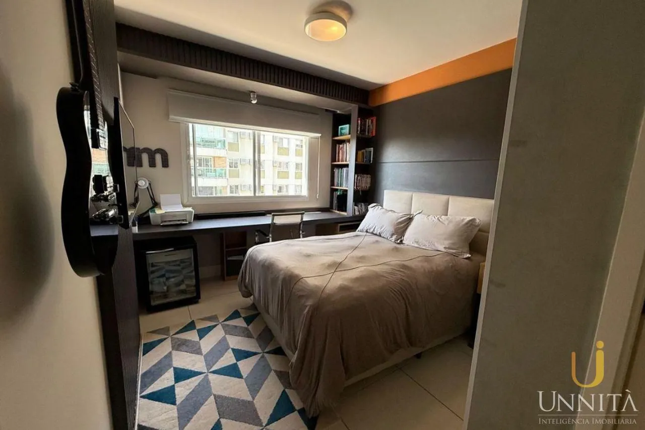 Apartamento residencial con balcón acristalado y vistas — photo 4